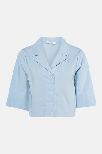 Chemisier bleu à manches trois-quarts de Clouds of Fashion, avec une fermeture boutonnée et un col.