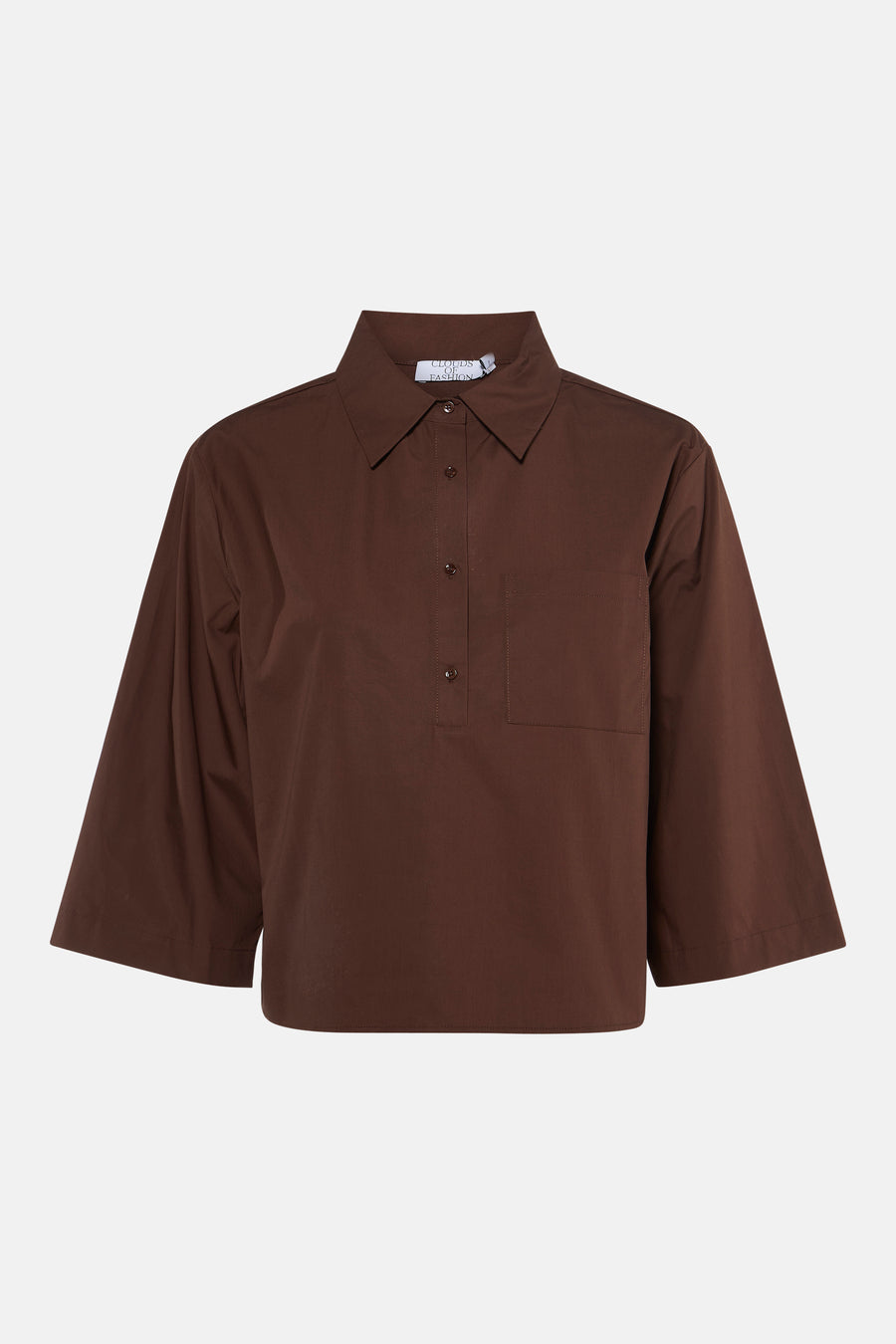 Chemisier marron de Clouds of Fashion avec manches courtes, une poche poitrine et fermeture boutonnée.