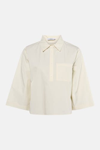 Chemisier blanc de Clouds of Fashion avec manches trois-quarts, une poche poitrine et fermeture boutonnée.