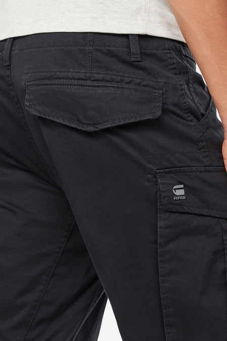 Pantalon cargo noir de G-Star RAW, avec poches et un logo subtil sur la poche cargo.