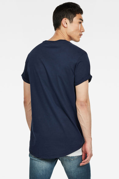 T-shirt bleu de G-Star RAW, vu de derrière, avec des manches retroussées et combiné avec un jean.