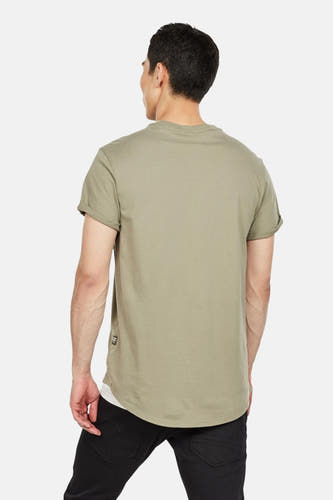 T-shirt vert de mantes courtes G G G RAW, vue dos, avec des manches retroussées et un pantalon noir.