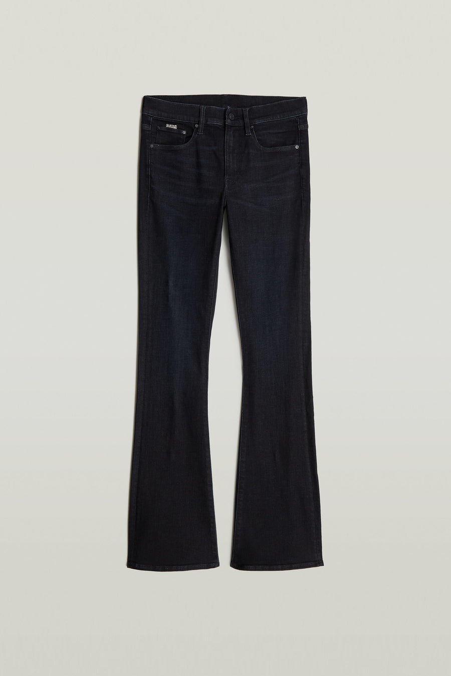 Jean flare noir G-Star RAW, avec une ceinture classique et des détails subtils.