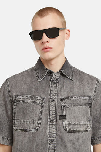 T-shirt en jeans de denim gris moyen G G-Star RAW, avec mantes courtes et deux poches sur la poitrine.