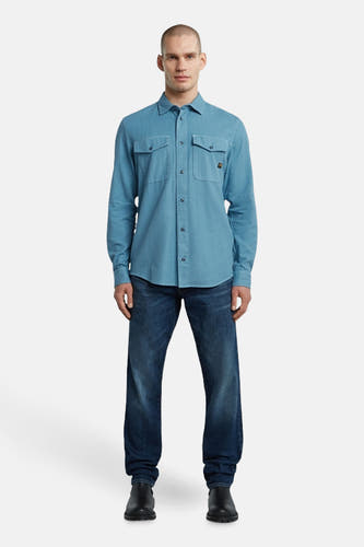 Chemise bleue à manches longues de G-Star RAW, avec col boutonné, poches poitrine et jeans bleu marine.