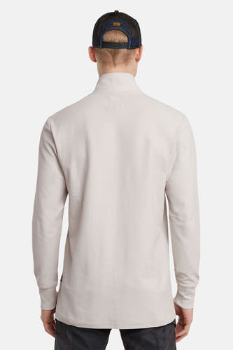 Gilet écru de G-Star RAW, avec des manches longues et une subtile texture, vu de l'arrière, plus un chapeau.