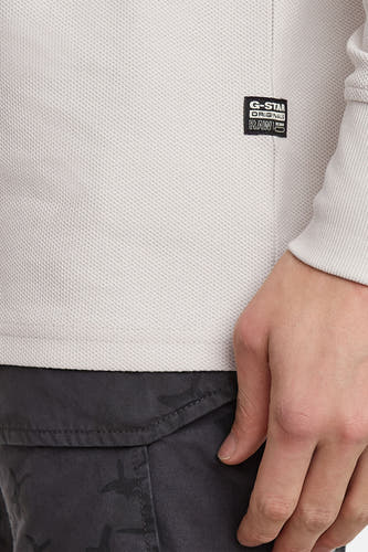 Gilet écru de G-Star RAW, avec une subtile texture et un badge logo sur la poitrine.
