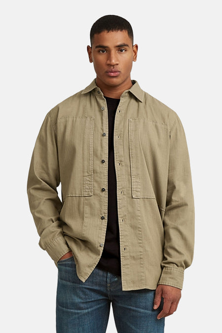 Chemise beige de G-Star RAW, à manches longues et avec un logo de marque sur le col, vue de dos.