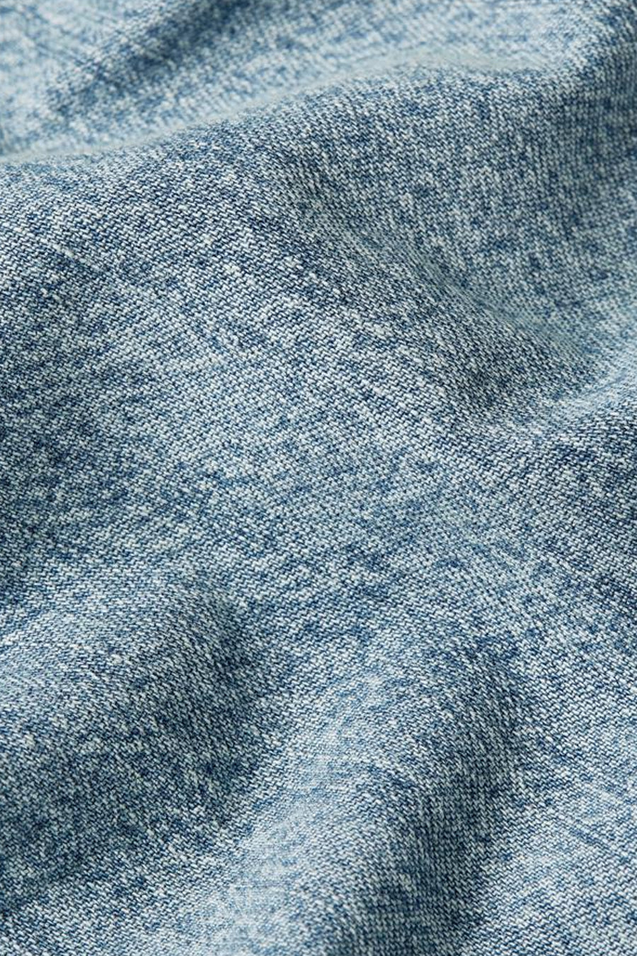Close-up van een blauwe denim stof met textuur.