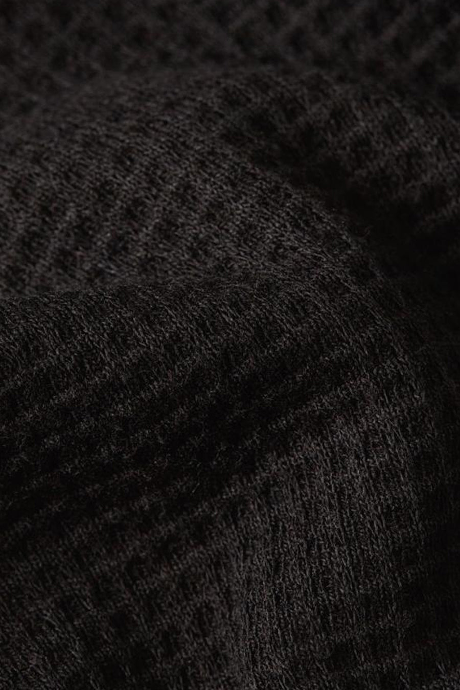 Short noir G-Star RAW, avec un motif gaufré subtil et une texture de tissu tissé serré.