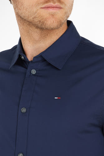Chemise bleue à manches longues de TOMMY JEANS, avec col boutonné et petit logo.