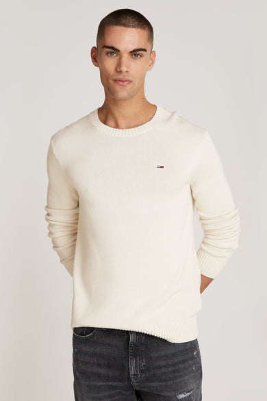 Sweat-shirt beige avec col rond de TOMMY JEANS, vue arrière, associé à des jeans gris.