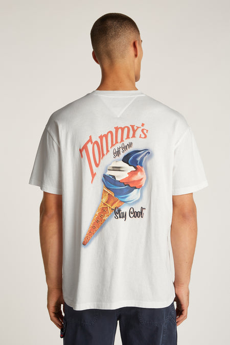 Wit T-shirt met korte mouwen van TOMMY JEANS, met een ijsdessin op de achterkant.