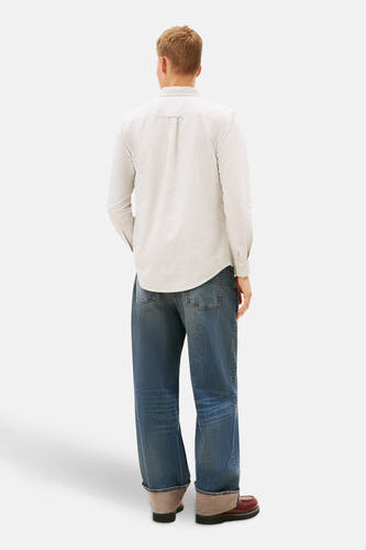 T-shirt kaki à manches longues de TOMMY JEANS, avec un motif rayé subtil, vu de dos.