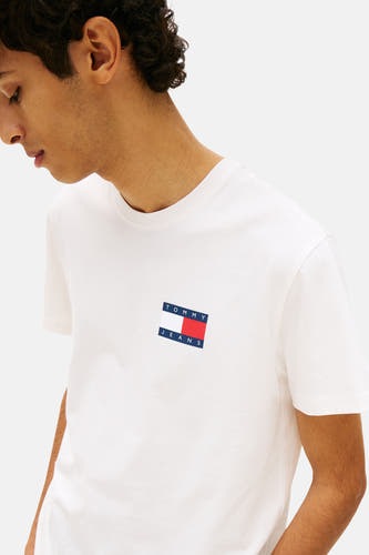 T-shirt blanc à manches courtes TOMMY JEANS, avec badge logo sur la poitrine.