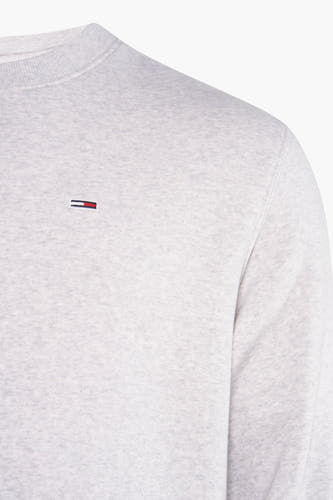 Pull-over gris de TOMMY JEANS, avec un fin tricot et un petit logo sur la poitrine.