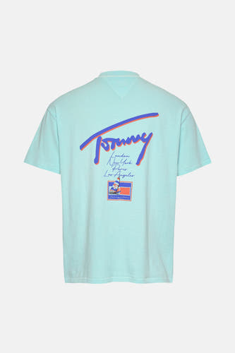 T-shirt turquoise à manches courtes de Tommy Jeans, avec impression de villes et un voilier.