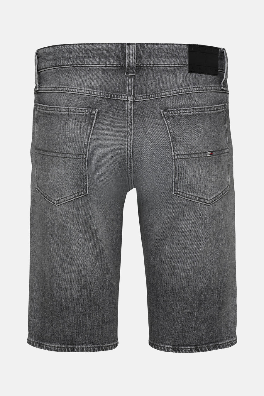 Shorts de denim noir de TOMMY JEANS, avec des poches arrière et des passants.