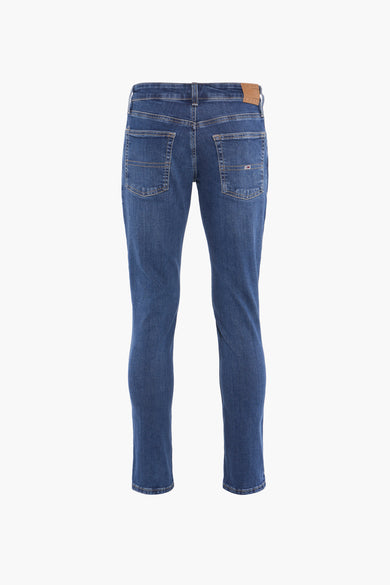 Blauwe slim fit jeans van TOMMY JEANS, met achterzakken en een bruin leren label.