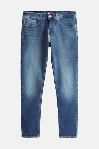 Jean slim fuselé bleu clair de TOMMY JEANS avec délavage léger et un logo de marque subtil sur la poche ticket.