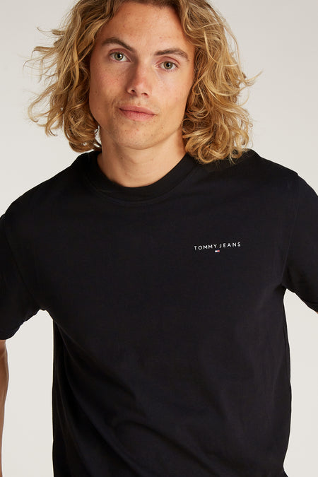 T-shirt noir à manches courtes de TOMMY JEANS, uni et classique.