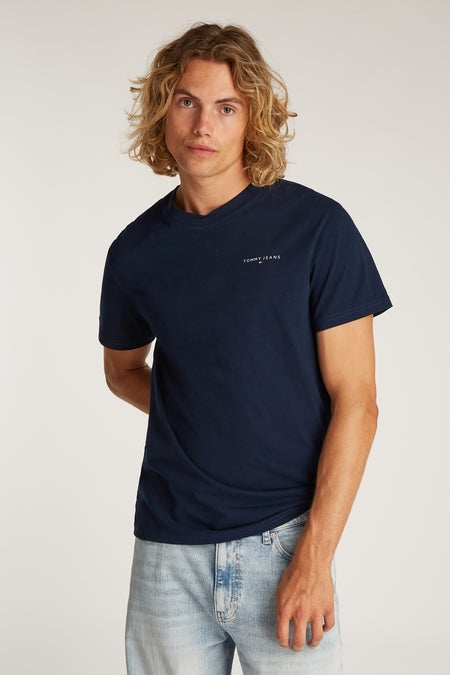 T-shirt bleu à manches courtes de TOMMY JEANS, design simple avec petit logo sur la poitrine.