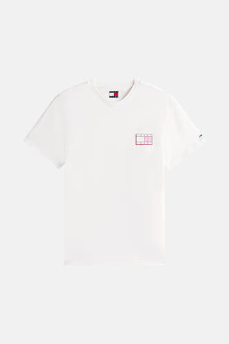 T-shirt écru à manches courtes de TOMMY JEANS, avec petit logo sur la poitrine et sur la manche.