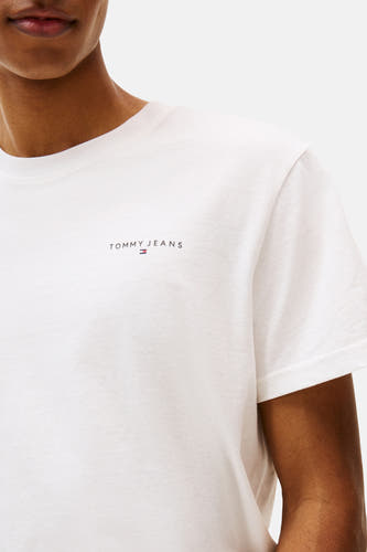 T-shirt blanc à manches courtes de TOMMY JEANS, avec petit logo sur la poitrine.