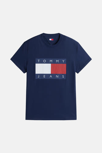 T-shirt bleu à manches courtes de TOMMY JEANS, avec un logo rectangulaire sur la poitrine.