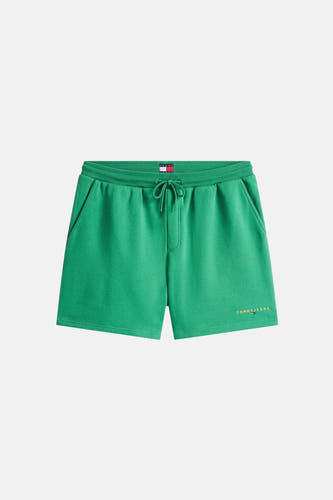 Short vert de TOMMY JEANS, avec cordon de serrage et le logo sur la jambe.