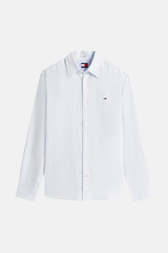Chemise bleue TOMMY JEANS, à manches longues, fermeture boutonnée et logo sur la poitrine.