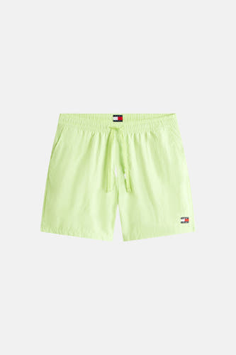 Short vert lime de TOMMY JEANS avec taille élastique, cordon de serrage, deux poches latérales et écusson logo.