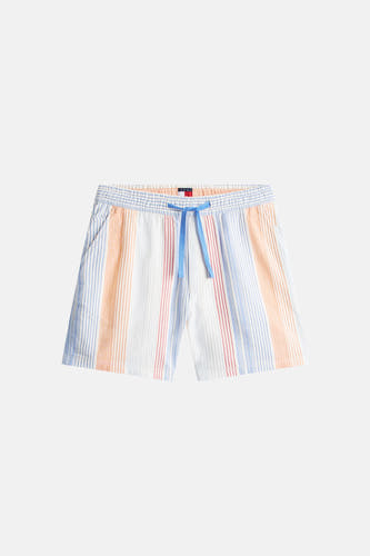 Short rayé multicolore de TOMMY JEANS avec une taille élastique et un cordon de serrage bleu.