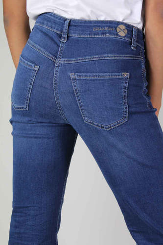 Jean en denim bleu marine droit de MAC, avec des poches arrière et un détail de ceinture.