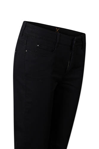 Jean droit noir en denim de MAC, avec des accents argentés sur les poches.