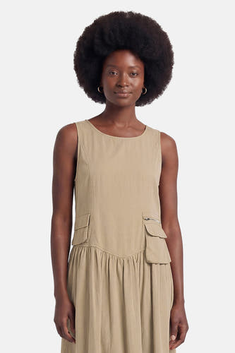 Beige mouwloos kleedje van ADORE met zakken en gerimpelde rok, front view