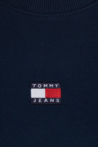 Pull-over bleu de TOMMY JEANS, avec un petit logo sur la poitrine et un col rond.
