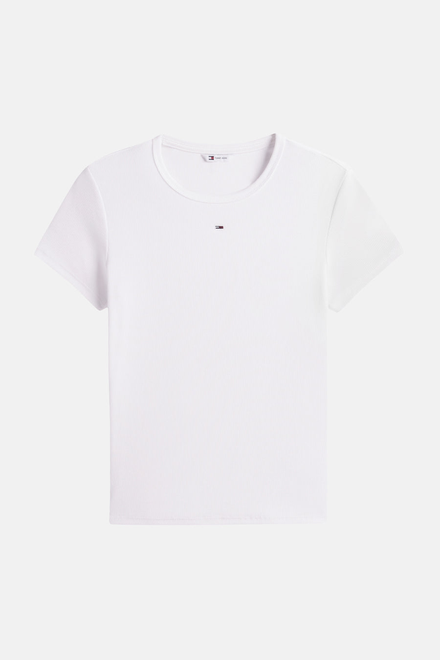 T-shirt blanc côtelé à manches courtes et col rond de TOMMY JEANS avec petit logo drapeau sur la poitrine.