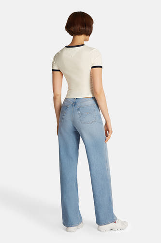 Jean large en denim bleu clair de TOMMY JEANS, avec des jambes larges et des poches arrière avec logo.