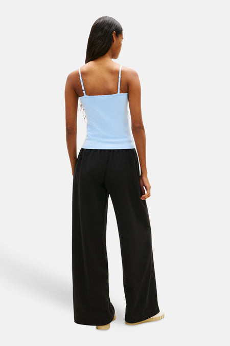 Débardeur bleu de TOMMY JEANS, dos, combiné avec un pantalon noir.