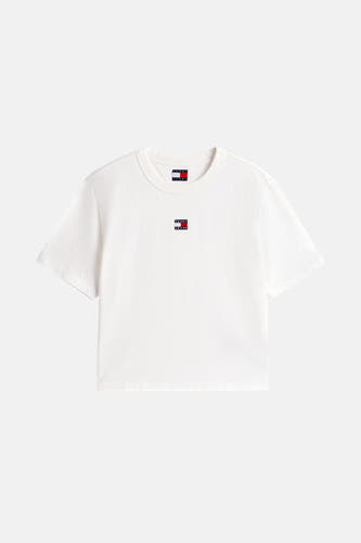 T-shirt blanc à manches courtes de TOMMY JEANS, avec un petit logo sur la poitrine et sur le col.