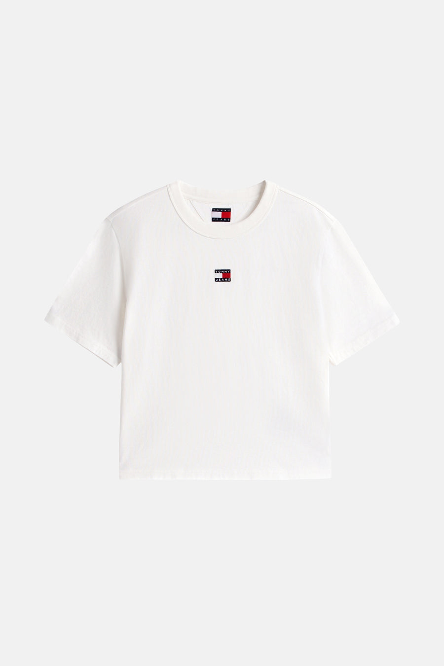 T-shirt blanc à manches courtes de TOMMY JEANS, avec un petit logo sur la poitrine et sur le col.