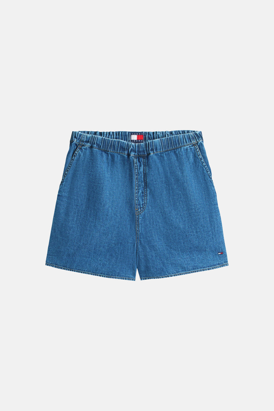 Short en jean bleu moyen de TOMMY JEANS, avec taille élastique et petit détail logo.