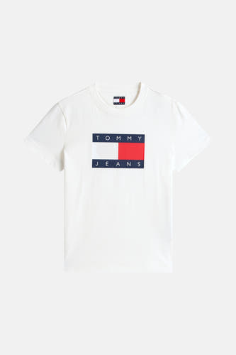 T-shirt blanc à manches courtes de TOMMY JEANS, avec un grand logo sur la poitrine.