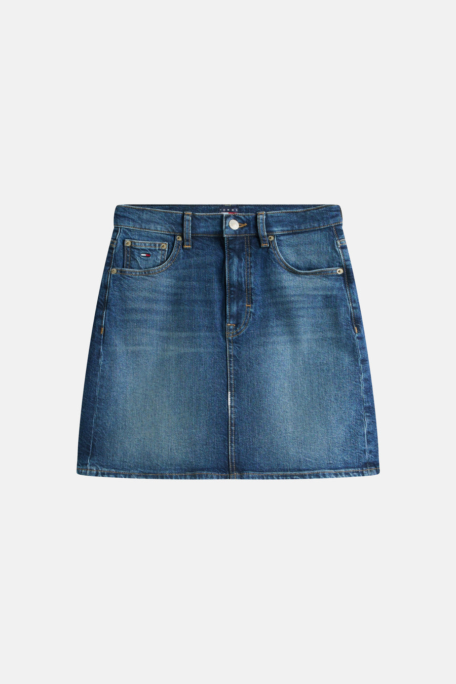 Jupe en jean bleu foncé de TOMMY JEANS, avec surpiqûres à l'avant et poches.