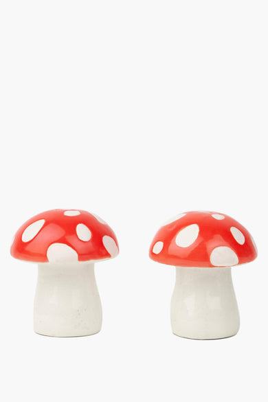 Deux champignons décoratifs rouges de DOIY, avec des taches blanches.