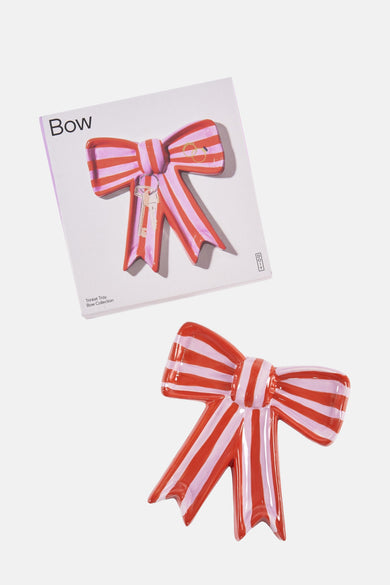 Boîte à bijoux multicolore de la forme d'un ruban DOIY, avec des bandes rouges et roses et de petits clés.