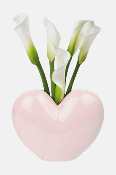 Cadeau rose de DOIY, avec des callas dans un vase en forme de cœur.