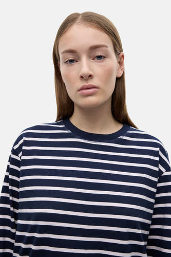 T-shirt à rayures bleues avec des manches longues d'ENVII, avec un col rond.