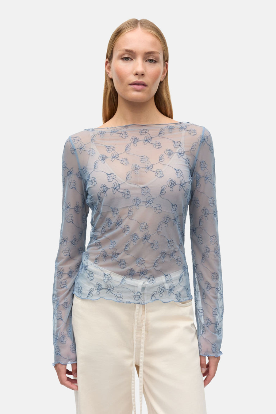Blauw blouse met lange mouwen van ENVII, met een bloemenpatroon over doorschijnende stof.